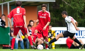 Dominik Tagger (m.) führte Nussdorf-Debant zum 3:1 Heimsieg. Foto: Expa/Groder