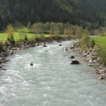 Dieses Bild könnte bald Vergangenheit sein. In Prägraten/Toinig soll der Speicherteich angelegt werden. Ab hier soll ein Drittel des Iselwassers in einen Stollen umgeleitet werden, der bis zu einem Krafthaus in Virgen/Mitteldorf führt. Foto: Wolfgang Retter