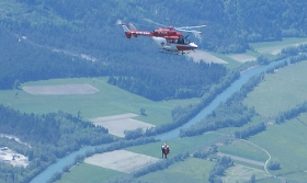Zwei fliegende Notarztteams aus Känrten und Osttirol waren im Einsatz, um die schwer verletzten Sportler zu bergen. Fotos: C7