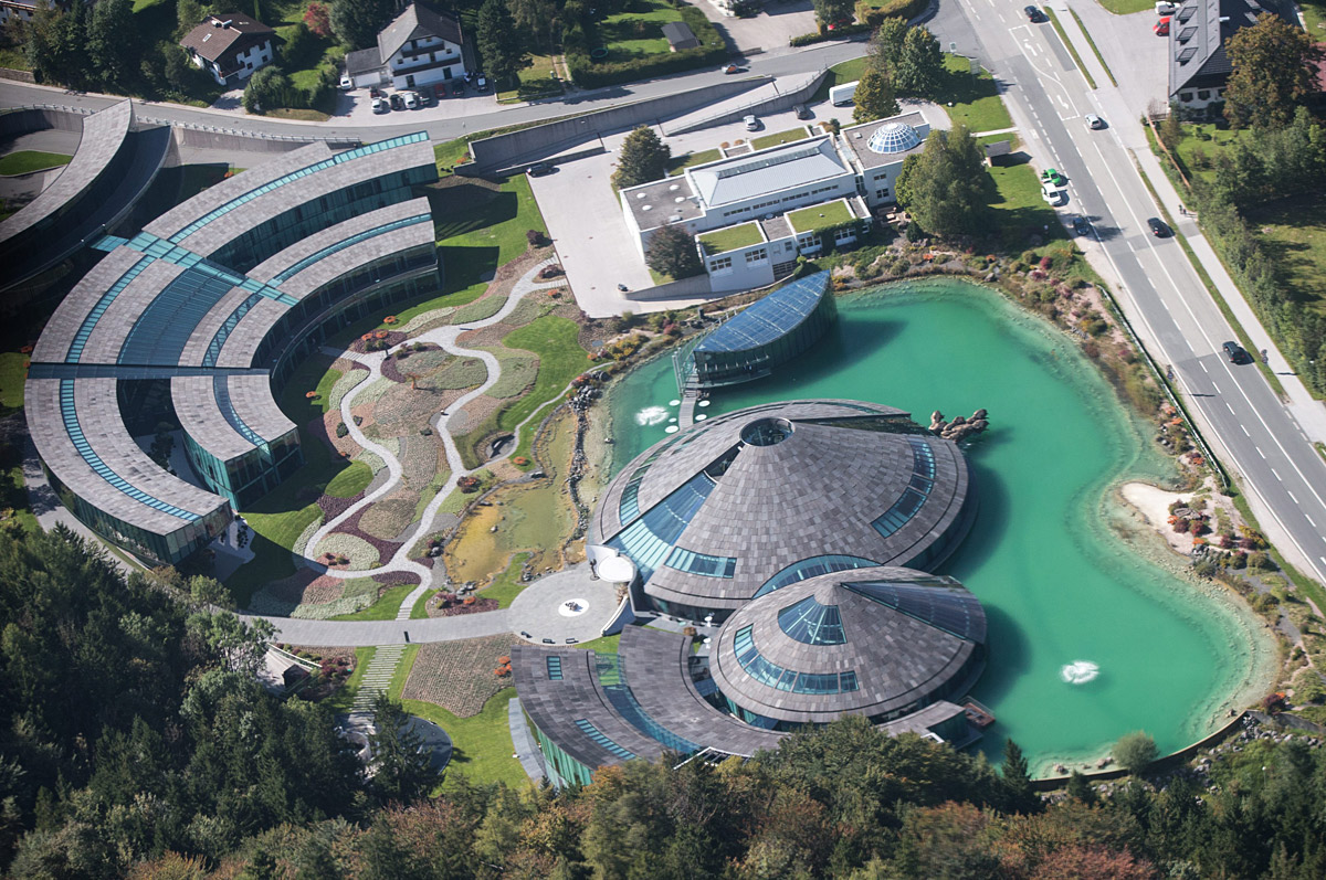 New Zealand knap vulgaritet Part of the Red Bull Headquarters Complex, Fuschl am See, Austria [3648 x  2056] : r/ArchitecturePorn