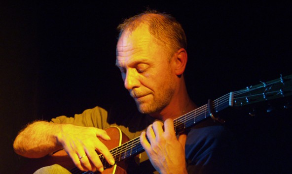 Der Meister des Blues greift wieder in Lienz in die Saiten: "Mr. Fingerpicking" Peter Ratzenbeck.