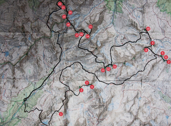 1 Hoher Perschitzkopf  3125m - 2 Keeskopf 3081m - 3 Südlicher Klammerkopf 3117m - 4 Westlicher Klammerkopf 3126m- 5,6,7 Gridenkarköpfe 3031m, 3007m, 3020m - 8 Kristallkopf 3160m - 9 Böses Weibl 3121m - 10 Tschadinhorn 3017m - 11 Nördliche Talleitenspitze 3115m - 12 Südliche Talleitenspitze 3119m - 13 Gößnitzkopf 3096m - 14 Ralfkopf 3106m - 15 Ganot 3104m - 16 Debantgrat 3055m - 17 Viehkofel 3052m - 18 Kleinschober 3125m - 19 Hochschober 3240m - 20 Nordwestgipfel 3185m - 21,22,23,24 Leibnitzer Rotspitzen 3101m, 3099m, 3094m, 3050m.