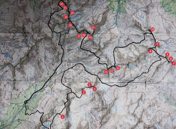 1 Hoher Perschitzkopf  3125m - 2 Keeskopf 3081m - 3 Südlicher Klammerkopf 3117m - 4 Westlicher Klammerkopf 3126m- 5,6,7 Gridenkarköpfe 3031m, 3007m, 3020m - 8 Kristallkopf 3160m - 9 Böses Weibl 3121m - 10 Tschadinhorn 3017m - 11 Nördliche Talleitenspitze 3115m - 12 Südliche Talleitenspitze 3119m - 13 Gößnitzkopf 3096m - 14 Ralfkopf 3106m - 15 Ganot 3104m - 16 Debantgrat 3055m - 17 Viehkofel 3052m - 18 Kleinschober 3125m - 19 Hochschober 3240m - 20 Nordwestgipfel 3185m - 21,22,23,24 Leibnitzer Rotspitzen 3101m, 3099m, 3094m, 3050m.