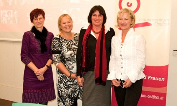 Brigitte Schieder, Barbara Brandstätter, Nationalrätin Gisela Wurm und Anna-Maria Eder feiern 25 Jahre Frauenzentrum Osttirol