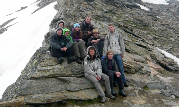 Die Tiroler Volontäre mit Florian Jurgeit von der Nationalparkverwaltung am Mullwitzaderl. Foto: Baumgartner