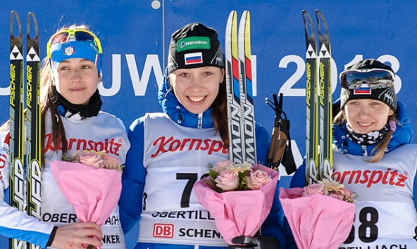 Die erste Medaillen in Obertilliach gingen an (v.l.): Lisa Vittozzi (ITA), Uliana Kaisheva (RUS) und Svetlana Mironova (RUS). Fotos: Expa/Michael Gruber