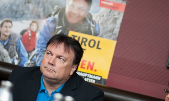 Nach Kampfabstimmung war ein Sessel für Andreas Köll frei: im politischen Alteisendepot Bundesrat. Foto: Martin Lugger