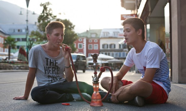 Florian Eder (links) und Alexander Schneider sind sicher: eine Shisha-Bar in Lienz ist eine Marktlücke. Foto: Ramona Waldner