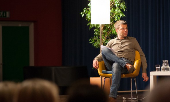 Georg Haderer beim "Literarischen Krimiquartett" im April 2013 in Lienz. 