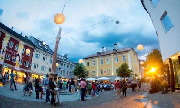 Moonlight-Shopping-brunnerimages