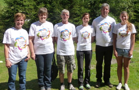 Josef Lusser (2. v. rechts) und das Organisationsteam des Sommercampus.