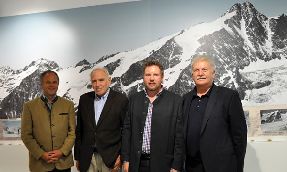 Eröffneten gemeinsam die Schau: Nationalparkdirektor Hermann Stotter, OeAV-Vizepräsident Oskar Wörz, Vizepräsident des Oesterreichischen Alpenvereins, Raimund Mühlburger vom OeAV-Sektion Matrei und Peter Haßlacher, Leiter der Fachabteilung Raumplanung-Naturschutz. Foto: Alpenverein