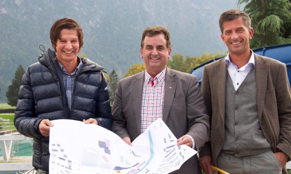 Christian Zanon, Meinhard Pargger und Stephan Tagger präsentierten sich als Masterplaner eines Sportareals beim Dolomitenbad.