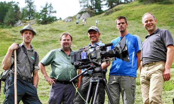 Nationalpark Ranger Matthias Berger, Regisseur Heinz Leger, Skilegende Hermann Maier, Kameramann Klaus Schter und Nationalparkdirektor Hermann Stotter (Tirol) bei den Dreharbeiten in Prägraten. 