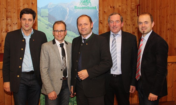 Sie stellten sich der Diskussion in Lienz (von links): Bauernbunddirektor Peter Raggl, Bezirksbauernobmann LAbg. Martin Mayerl, Bauernbundobmann LH-Stv. Josef Geisler, LAbg. Hermann Kuenz und der Präsident der Landwirtschaftskammer Tirol, Josef Hechenberger.