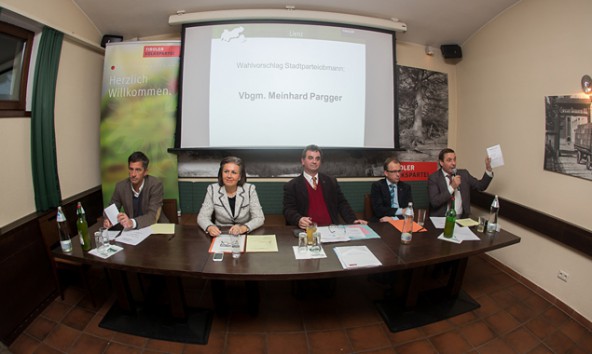 Es kann nur einen geben. Nur Meinhard Pargger war als Obmann-Kandidat vorgeschlagen. Auf dem Podium: Stephan Tagger, Landesrätin Patrizia Zoller-Frischauf, Meinhard Pargger, Martin Mayerl und Martin Malaun. Fotos: Brunner Images