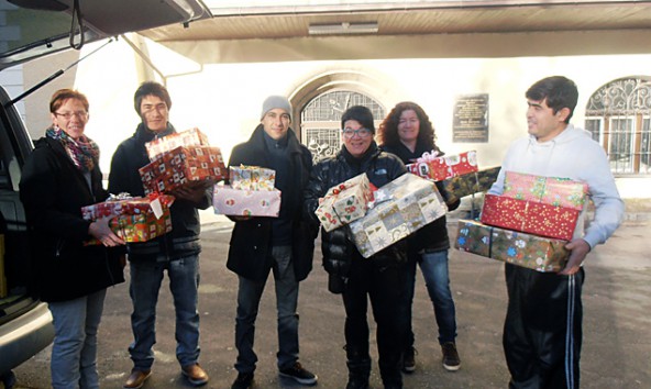 Heimlich wurden die Geschenke angeliefert, als Überraschung für die Kinder beim Santa-Claus-Fest.