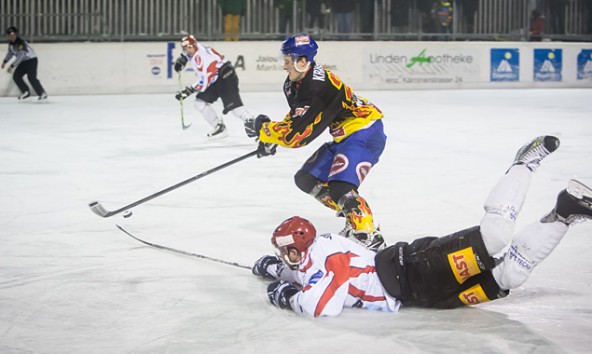 Die Lienzer hielten auf eigenem Eis mit Spittal streckenweise mit, zogen am Ende aber mit 4:7 den Kürzeren. Foto: Brunner Images