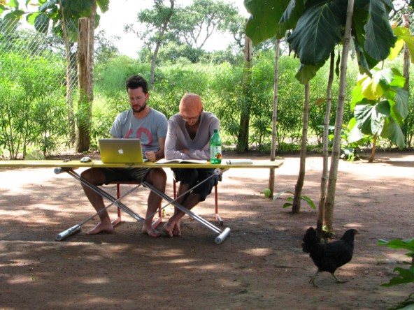 Bald wollen die jungen Architekturstudenten Christoph Lachberger und David Kraler im Südsudan arbeiten. Foto: David Kraler