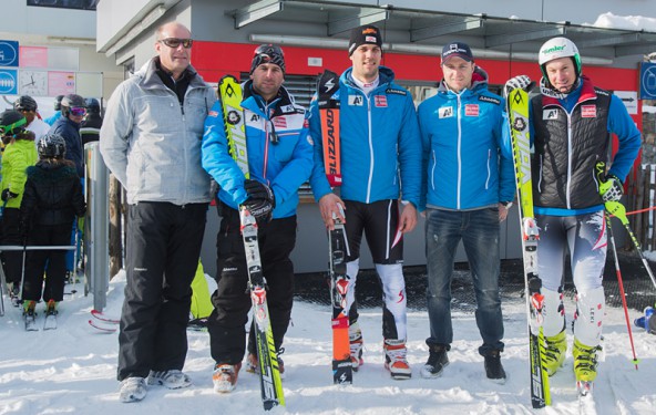 Bergbahnenchef Klaus Hofstätter (ganz links) freut sich über die Pistenprominenz. V.l.: Slalomtrainer Marco Pfeifer, Mario Matt, Reinfried Herbst, Manfred Pranger.