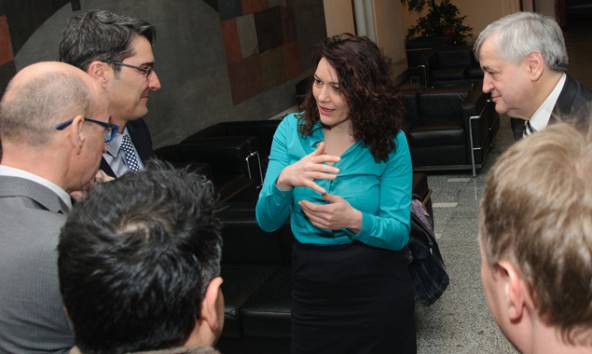 Ingrid Felipe bei Gesprächen mit Südtirols Landeshauptmann Arno Kompatscher über "Öffis in der Europaregion". Foto: Land Tirol/Aigner