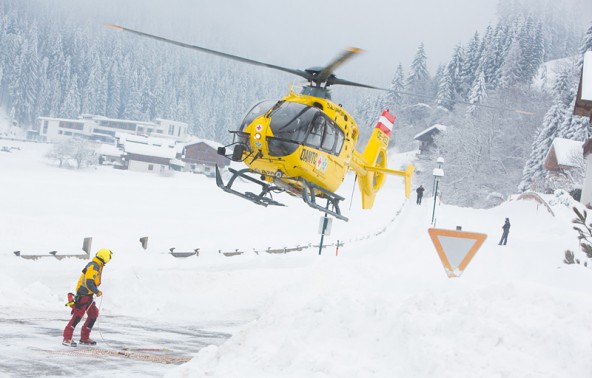 Seit Samstagvormittag ist auch der C7 des ÖAMTC im Einsatz. Foto: Brunner Images