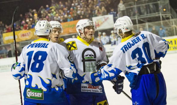 Pewal, Trojer & Co. stehn in der 1. Kärntner Eishockey-Division im Halbfinale. Foto: Expa/Groder