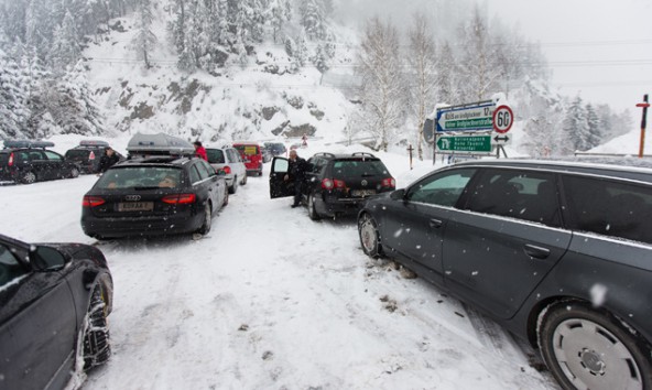 Seit Samstagvormittag 10.15 Uhr ist die Straße nach Kals wieder geöffnet. Foto: Expa/Groder