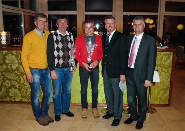 Gruppe A v.l.: Herbert Berger, Gewinner Rudi Kürbisch und Manfred Bernsteiner, Hermann Unterdünhofen, Peter Wibmer.