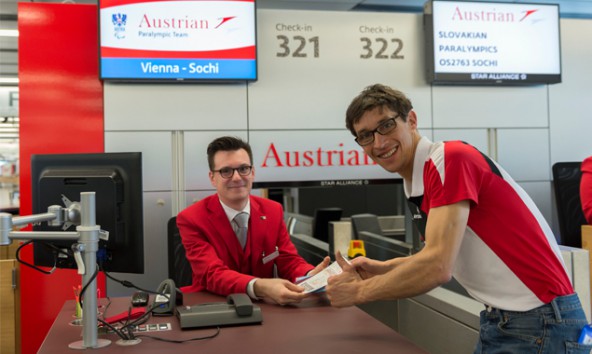 Osttirols Paralympics-Starter Michael Kurz beim Abflug nach Russland.