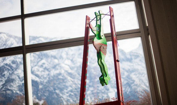 Der Alpenturner, eine Mischung aus Kunstwerk und Spielgerät. Fotos: Michael B. Egger