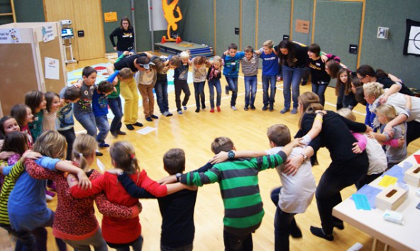 Gemeinsam mit Kindern und Jugendlichen wollen die Katholische Jungschar und Jugend am Bau der Kirche der Zukunft arbeiten. Foto: KJ