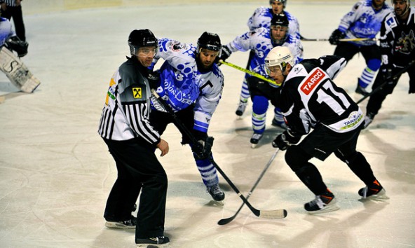 Beim Finale in der Division 1 in der Toblacher Eisarena bezwangen die Icebears Toblach die Tarco Wölfe Klagenfurt mit 3:1. Foto: Anton Oberhammer