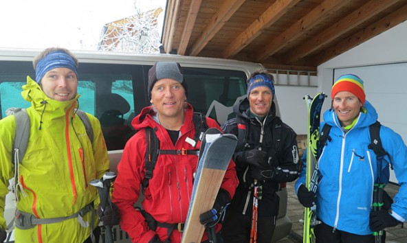 "Eine Reise mit Freunden zum Dach der Welt" – von links: Andreas Unterkreuter, Andy Holzer, Wolfgang Klocker und Daniel Kopp. Foto: andyholzer.com