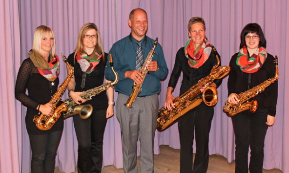 Das Saxophonquintett "AbsolutSax" (v.l.): Julia Steiner, Julia Veider, Michael Mattersberger, Cäcilia Payr, Katrin Troger. Fotos: Hildegard Huter