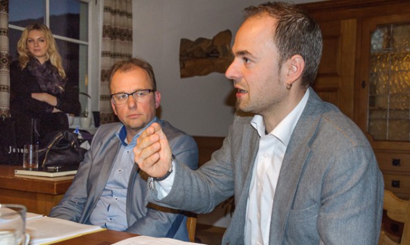 "Ohne neues und vor allem nachvollziehbares Flächenermittlungssystem ist die Almbewirtschaftung ungewiss", geben LK-Präsident Josef Hechenberger (r.) und Bezirkskammerobmann-Stv. Martin Mayerl zu verstehen. Foto: Dolomitenstadt/Veider