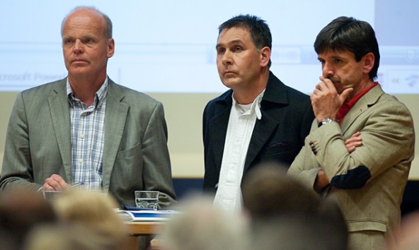 Ernst waren die Mienen von Wolfgang Widmann, Anton Steiner und Dietmar Ruggenthaler schon bei der Projektpräsentation 2011. Mittlerweile sind alle drei Geschäftsführer der WKOI GmbH und haben allen Grund zum Grübeln. Foto: Brunner Images