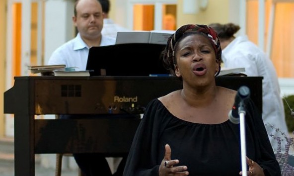 Die große Stimme von Ann Rowe wird auch im Stadtsaal für "Gänsehaut-Feeling" sorgen. Foto: Facebook/Ann Rowe