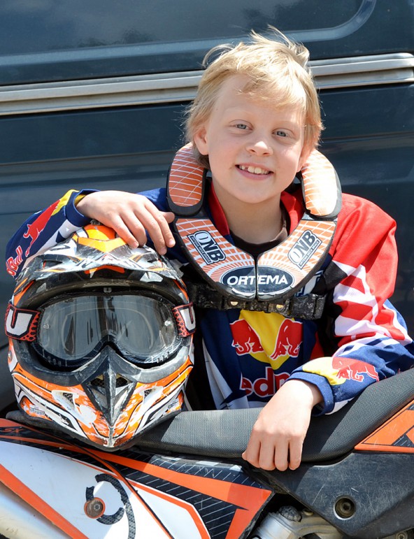 Der neunjährige Johannes Wibmer aus Kals und seine 65ccm-KTM.