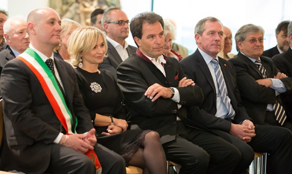 Der Treviser Vizebürgermeister Roberto Gritoletto mit der Lienzer Bürgermeisterin Elisabeth Blanik, TVBO-Obmann Franz Theurl, Landtagsabgeordneten Hermann Kuenz und Signer Paolo Satorato. Foto: Brunner Images