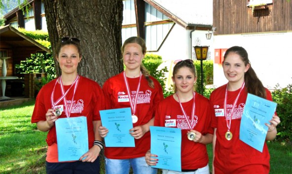 Die Damen des Siegerteams v.l.: Patrizia Abfalterer, Julia Schmuck, Melanie Fiechtner, Carina Fiechtner. Foto: Magreth Wolfinger