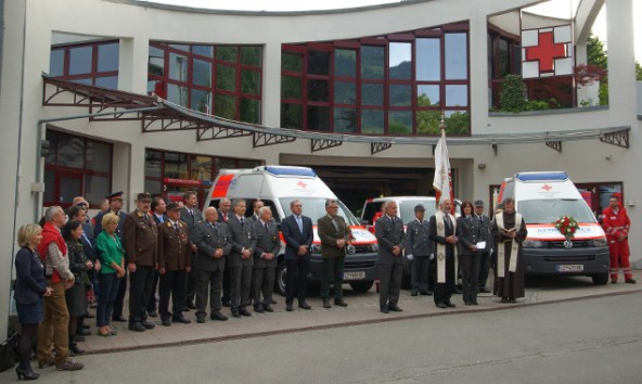 Vor der Generalversammlung wurden neue Fahrzeuge geweiht. Fotos: RK Osttirol