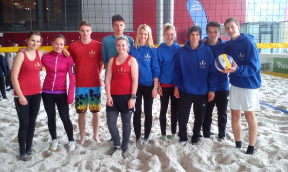 Die beiden Beachvolleyball-Teams des BORG Lienz bei den Landesmeisterschaften in Kufstein. Foto: BORG Lienz 