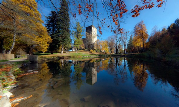 Der Park bei Schloss Bruck ist eines der 47 Osttiroler Naturdenkmäler – auch davon hat die Enzyklopädie noch keine Abbildung. Foto: Wolfgang C. Retter