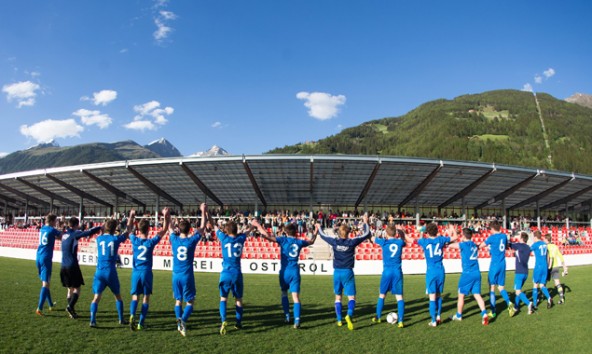 Am Ende jubelten die Matreier über die erfolgreiche Rückeroberung des zweiten Tabellenplatzes und verneigten sich Richtung Tribüne.