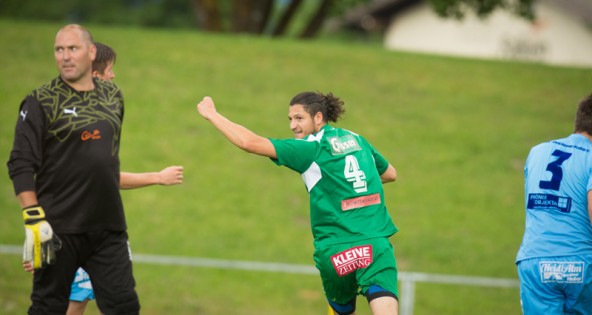 Zur Halbzeit haben die Lienzer noch die Nase vorn und einen Fuß in der Tür zum Aufstieg in die Kärntner Landesliga. Foto: Brunner Images