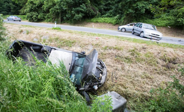 unfall-doelsach-strassengraben