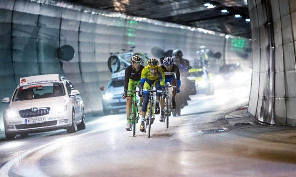 Im Felbertauerntunnel noch voran – das Ausreißertrio mit Marco Canola (ITA), Pawel Polianski (POL), Marco Minnaard (NED).