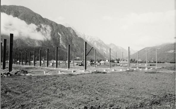 Der Beginn der Industrialisierung in Osttirol - 1979/80 wird in der Peggetz die Liebherr-Halle errichtet. Foto: Sammlung Stadtgemeinde Lienz, Abt. Chronik – TAP