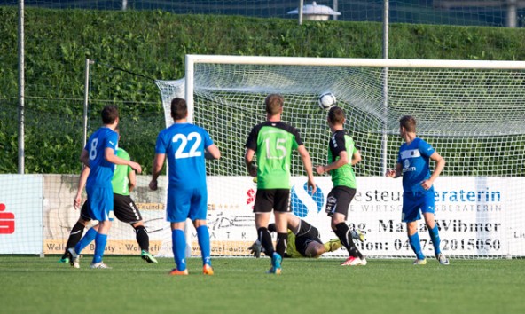 Sechs Mal mussten die Gäste aus Greifenburg an diesem Tag zusehen, wie sich das Netz in ihrem Gehäuse bauschte. Foto: Brunner Images